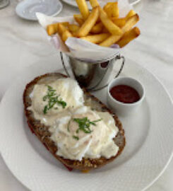 Mani's Cafe Al Mouj