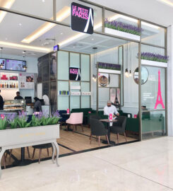 Le Petit Cafe & Bakery